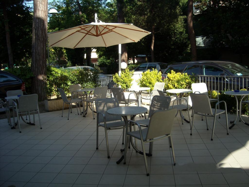 Hotel Haiti Milano Marittima Ngoại thất bức ảnh