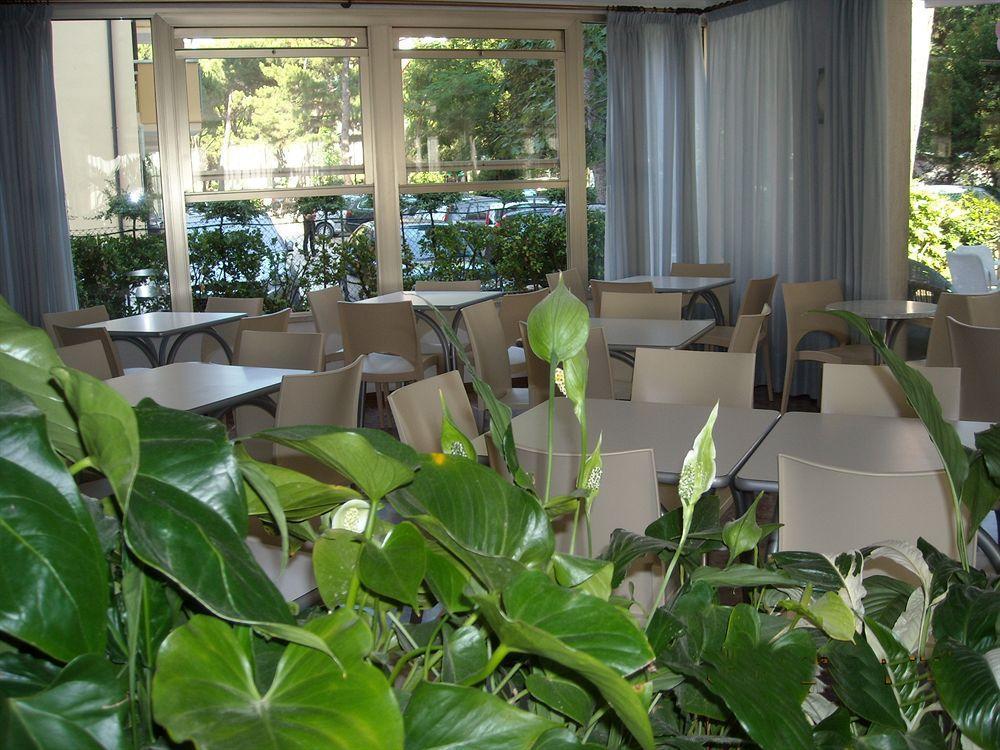 Hotel Haiti Milano Marittima Ngoại thất bức ảnh