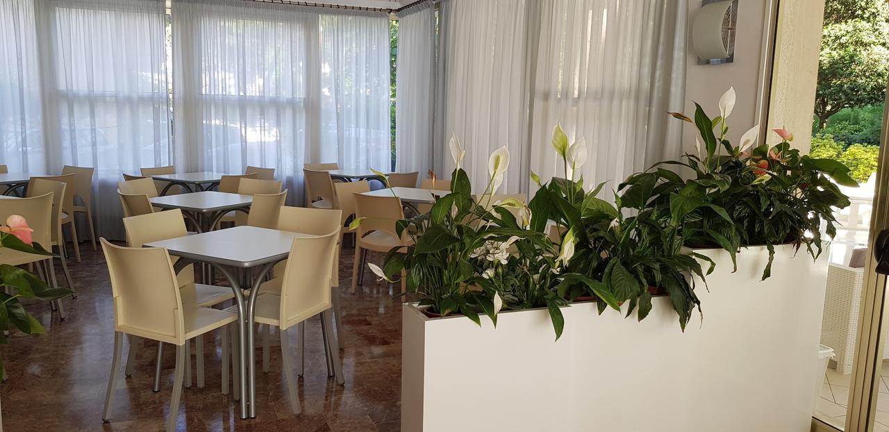 Hotel Haiti Milano Marittima Ngoại thất bức ảnh