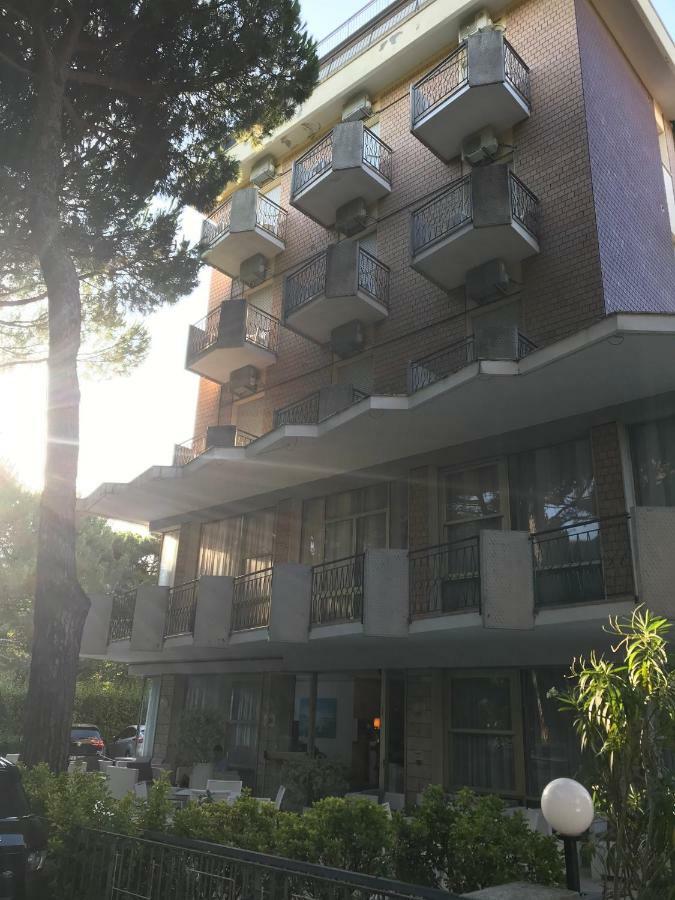 Hotel Haiti Milano Marittima Ngoại thất bức ảnh